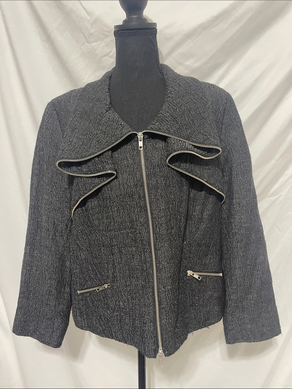 Earl Rutenberg structured tweed jacket/blazer.Zipper design. Size 14. Gray/black